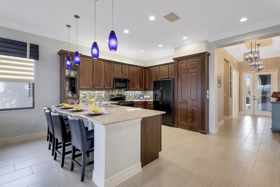 3370 Baltic Dr, Naples, FL 34119