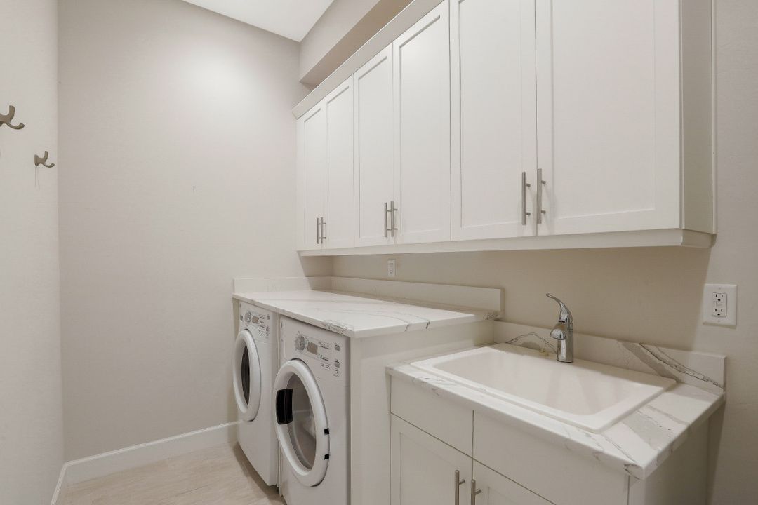 7075 Dominica Dr, Naples, FL 34113