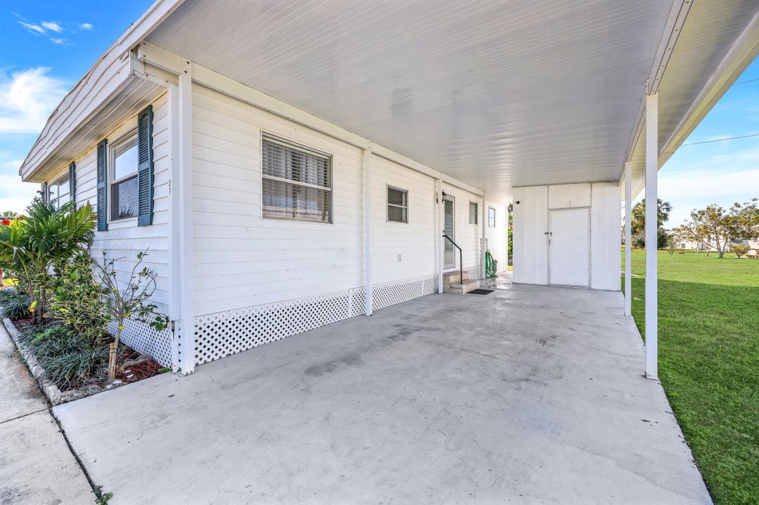 21 Lemans Dr, Naples, FL 34112