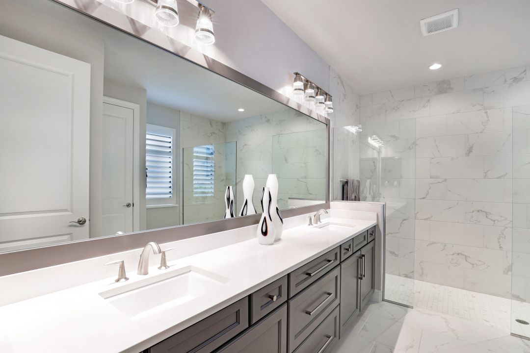 10086 Palazzo Dr, Naples, FL 34119