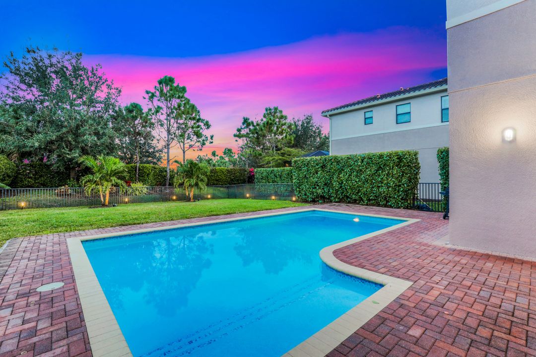 3082 Hudson Ter, Naples, FL 34119