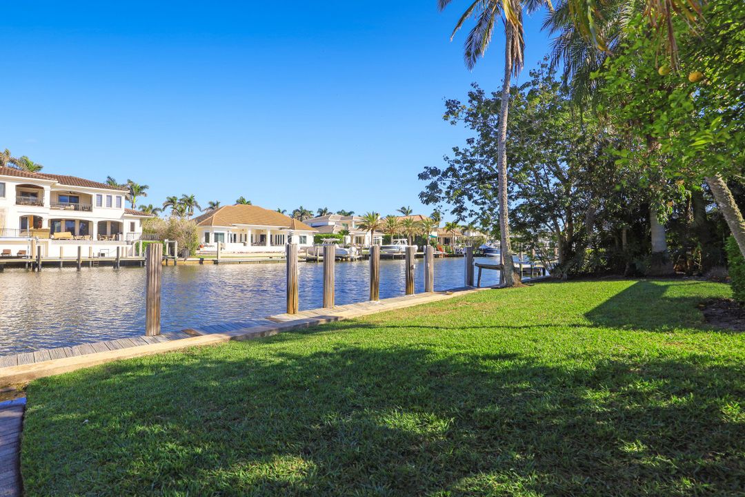 1935 5th St S, Naples, FL 34102