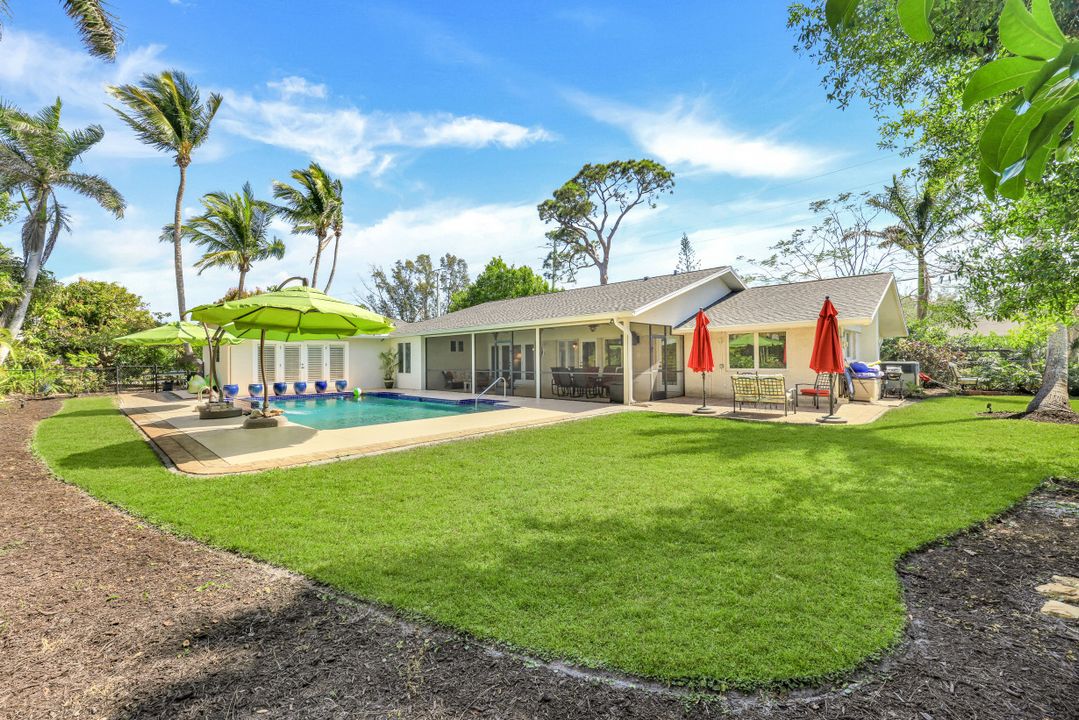 1135 26th Ave N, Naples, FL 34103