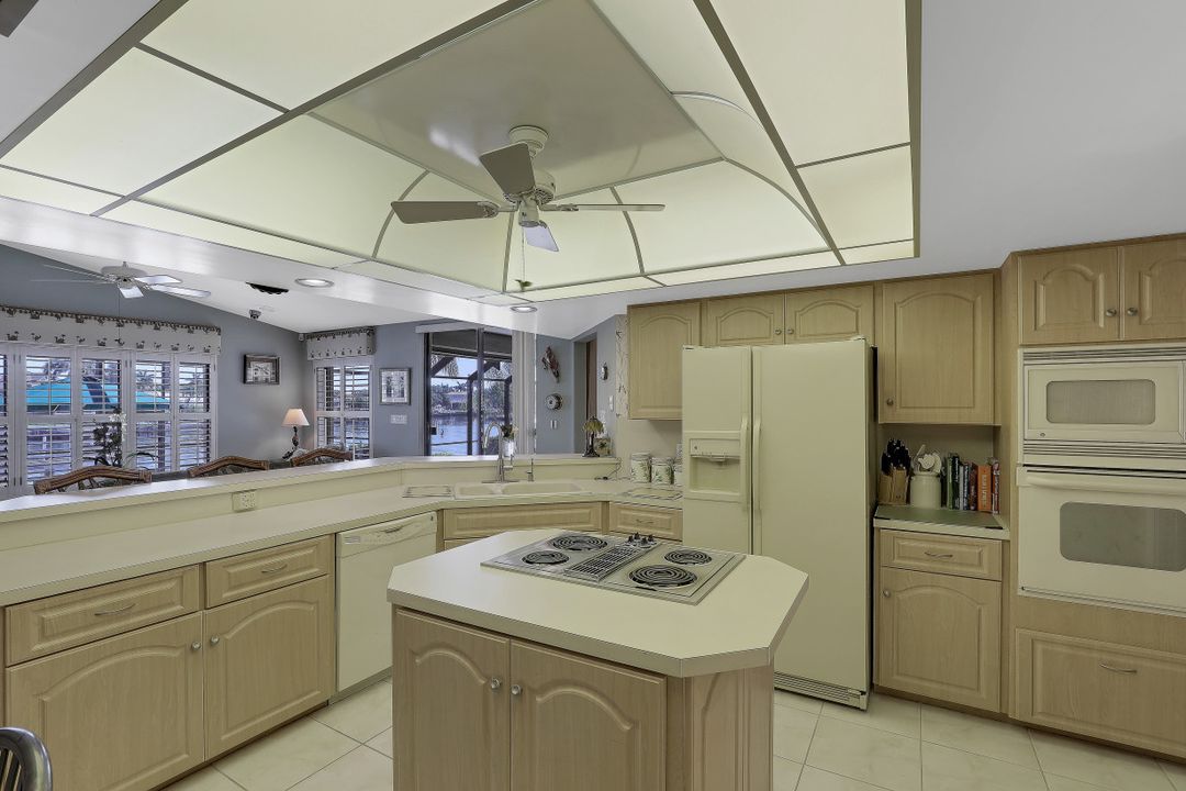 435 Nassau Ct, Marco Island, FL 34145