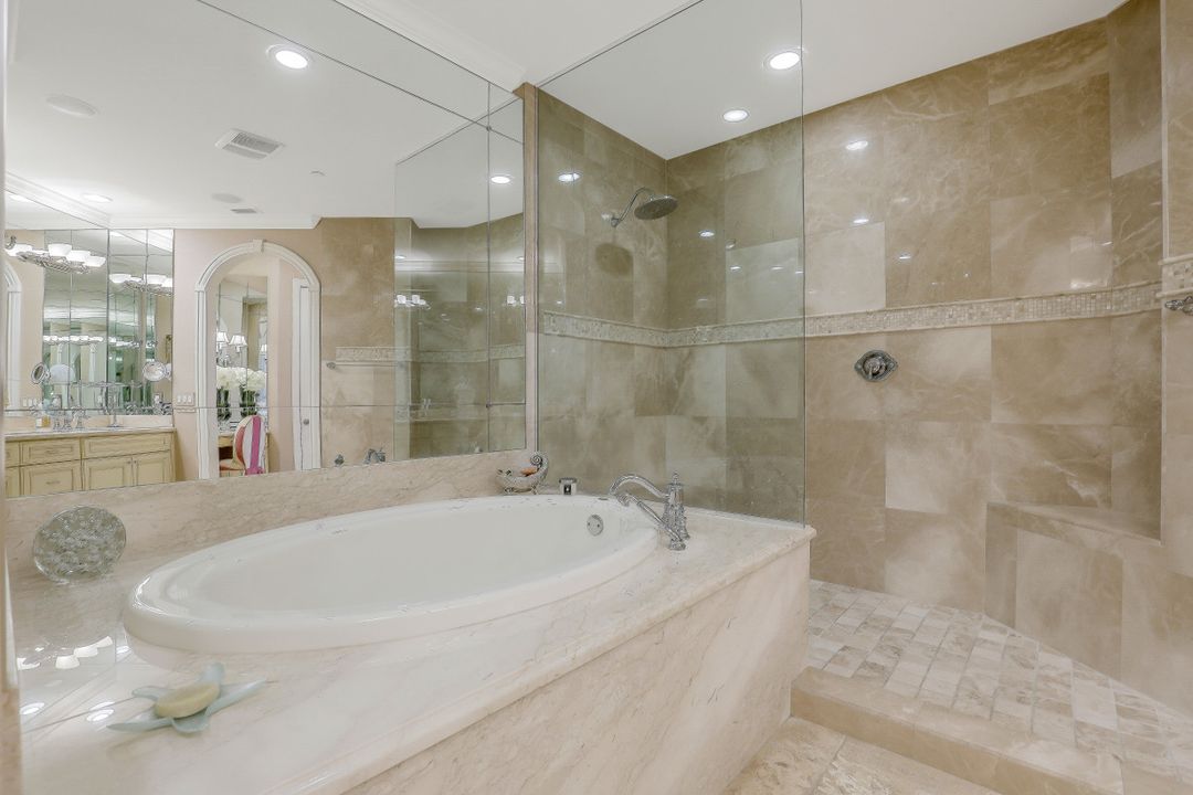 2542 Marquesa Royale Ln #301, Naples, FL 34109