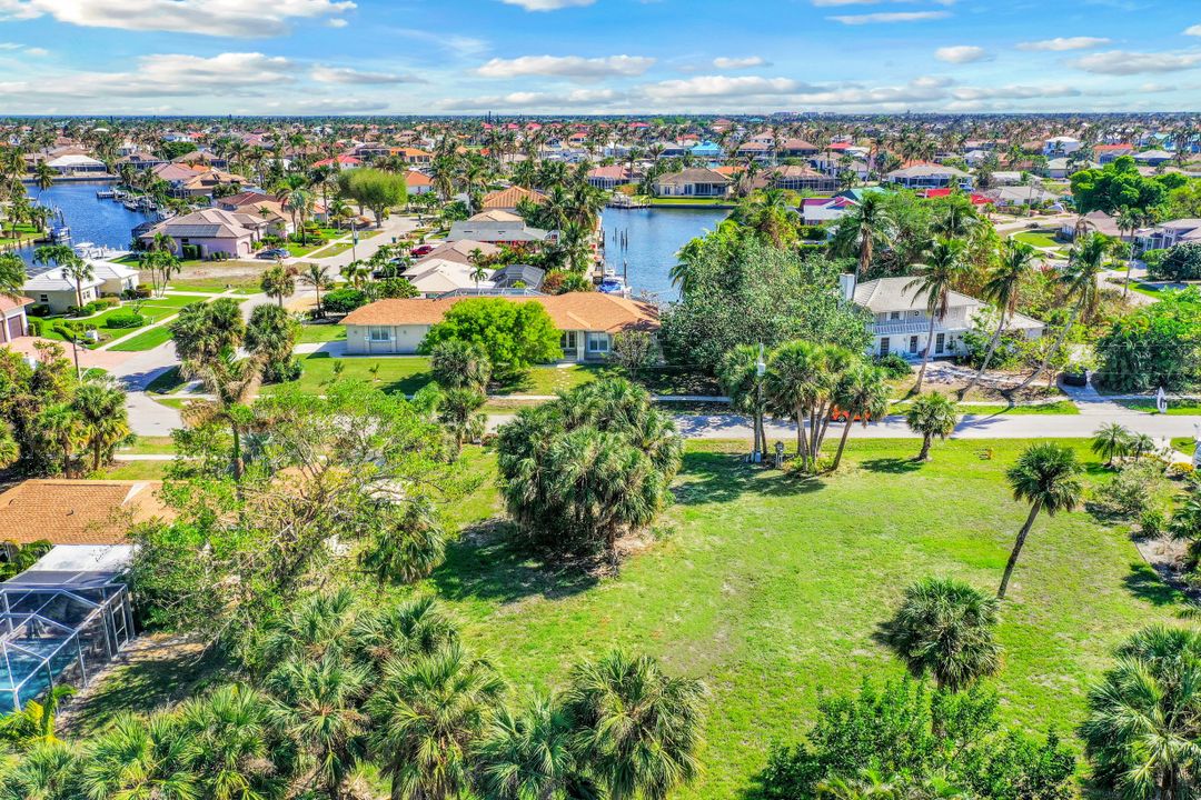 122 Greenbrier St, Marco Island, FL 34145