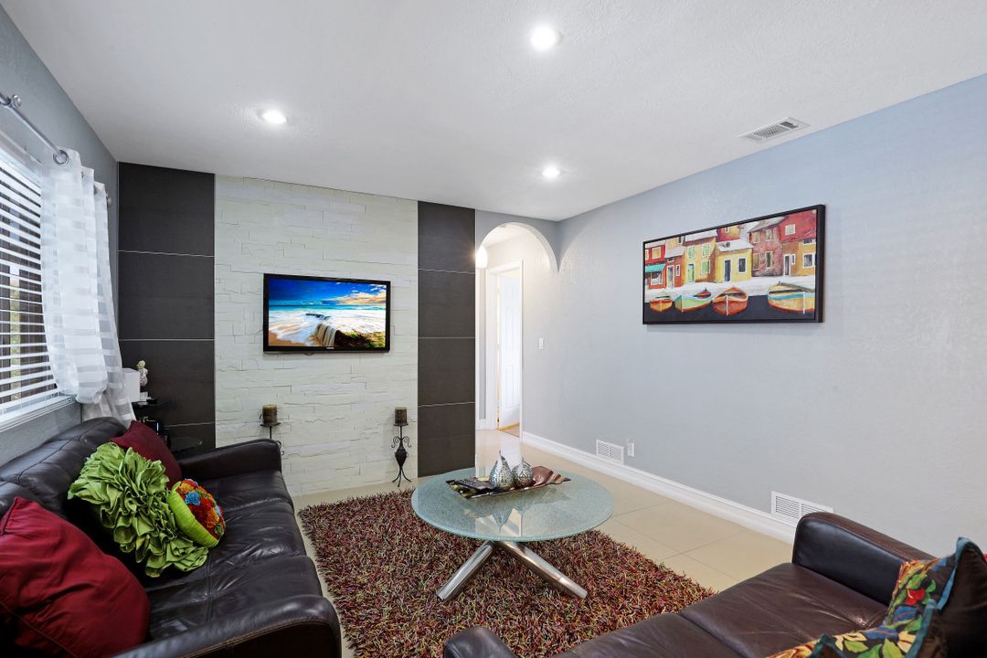 541 S Heathwood Dr, Marco Island, FL 34145