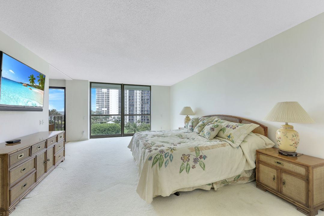 4401 Gulf Shore Blvd N #601, Naples, FL 34103