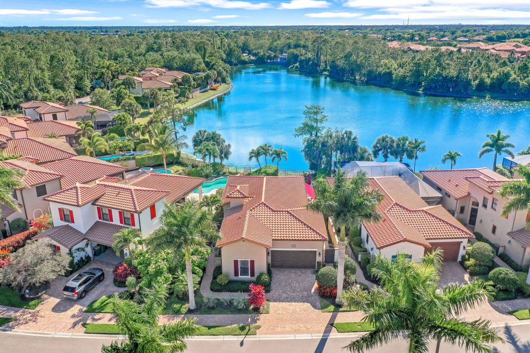 7919 Cordoba Pl, Naples, FL 34113