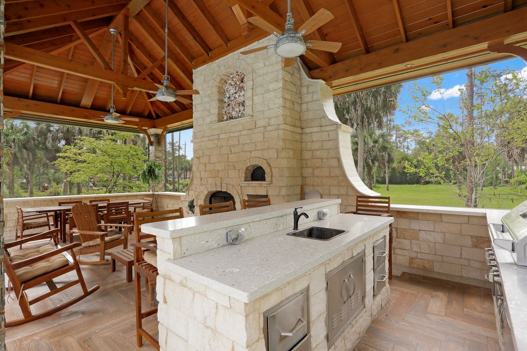 5610 Bur Oaks Ln, Naples, FL 34119