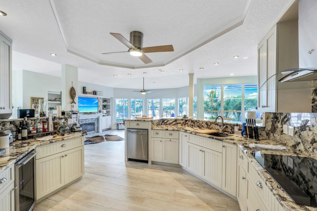 12201 Shoreview Dr, Matlacha, FL 33993