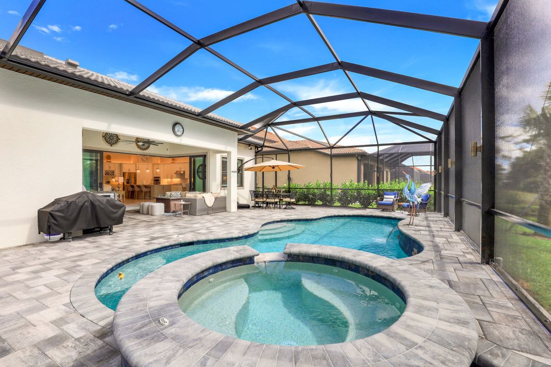 9483 Greyhawk Trl, Naples, FL 34120