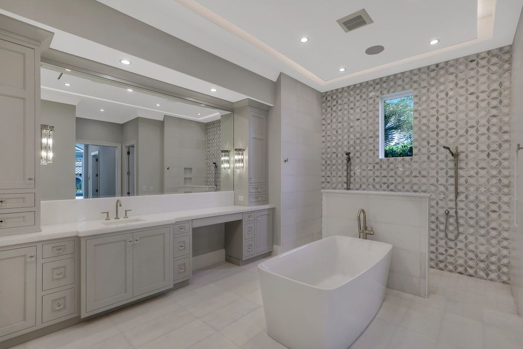 940 17th Ave S, Naples, FL 34102