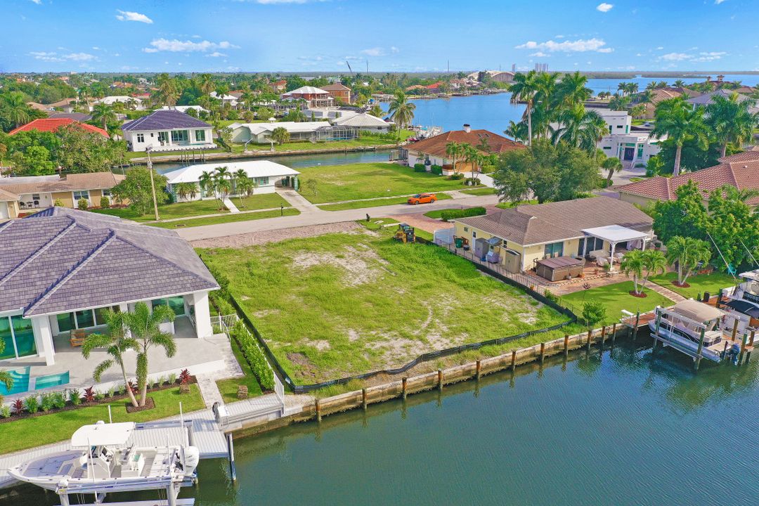 647 Bamboo Ct, Marco Island, FL 34145