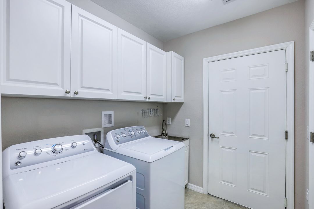 2149 Frangipani Cir #101, Naples, FL 34120