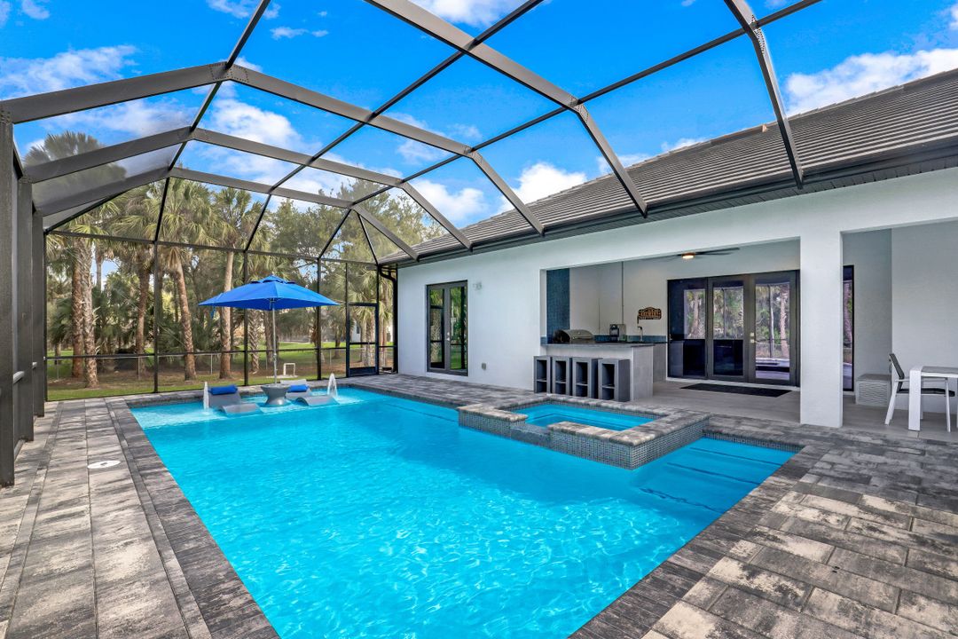 481 7th St NW, Naples, FL 34120