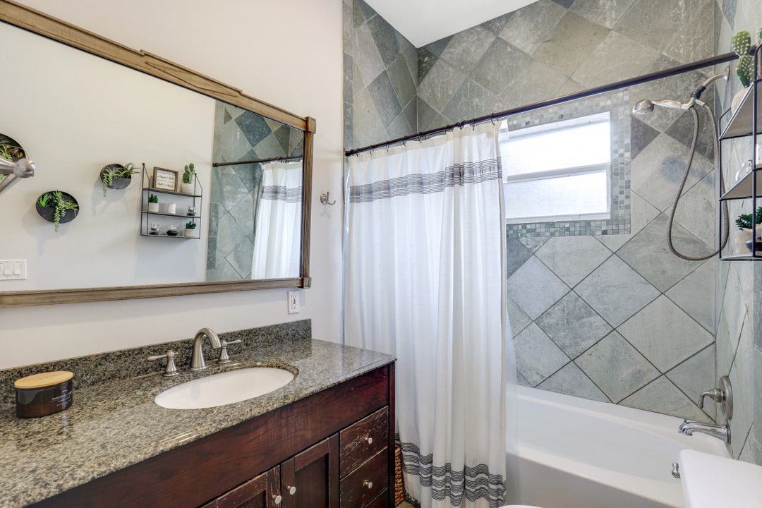 180 23rd St NW, Naples, FL 34120