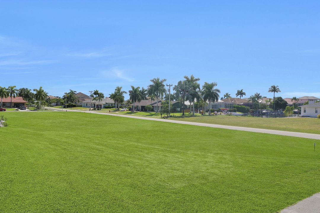 305 Grapewood Ct, Marco Island, FL 34145