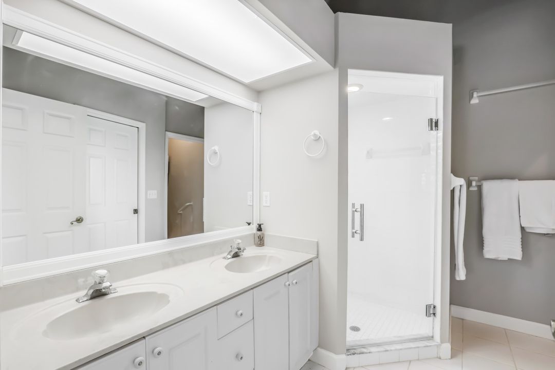 1517 Kenridge Pl, Naples, FL 34104