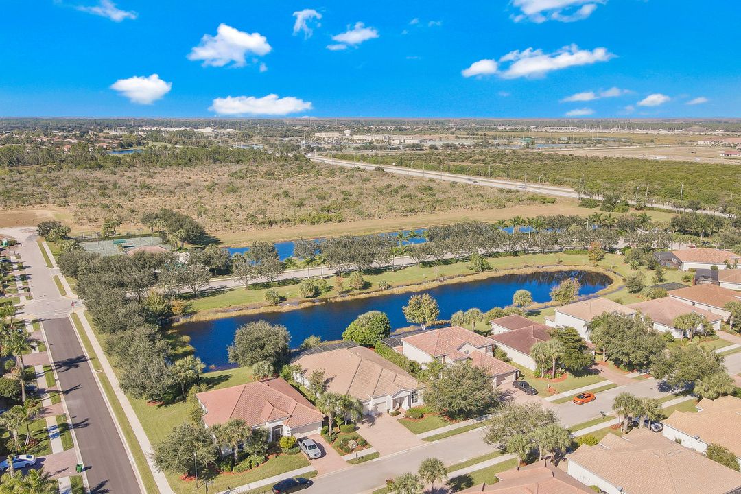 2065 Mandarin Ln, Naples, FL 34120