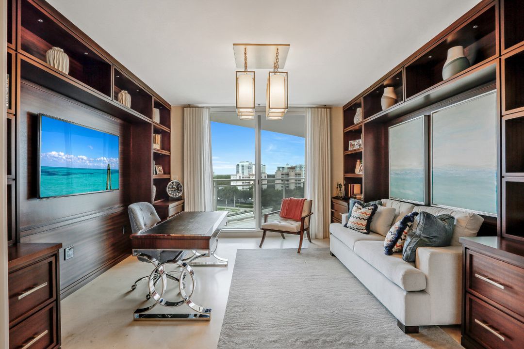 11125 Gulf Shore Dr #701, Naples, FL 34108