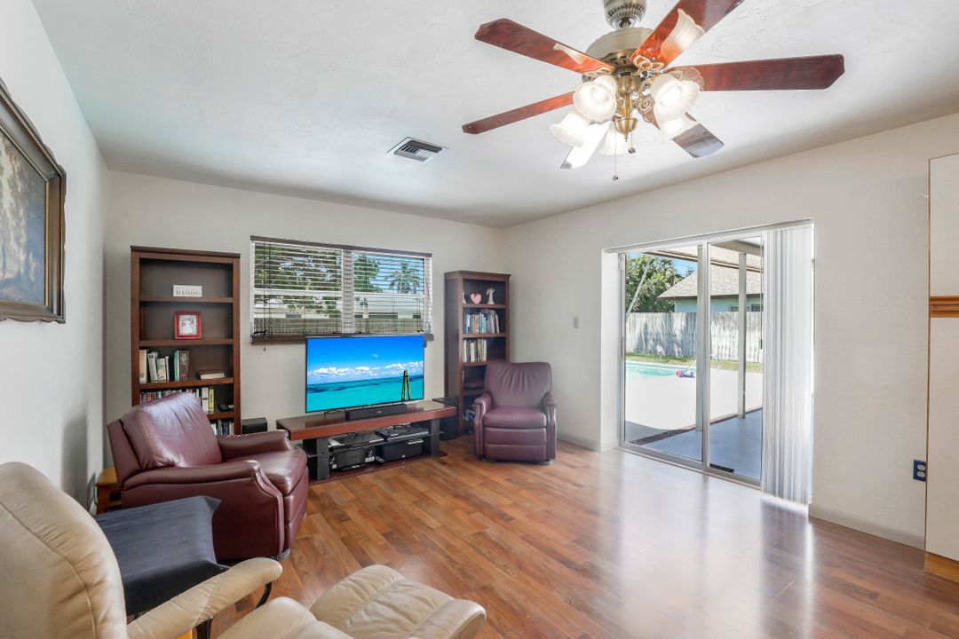 82 Johnnycake Dr, Naples, FL 34110