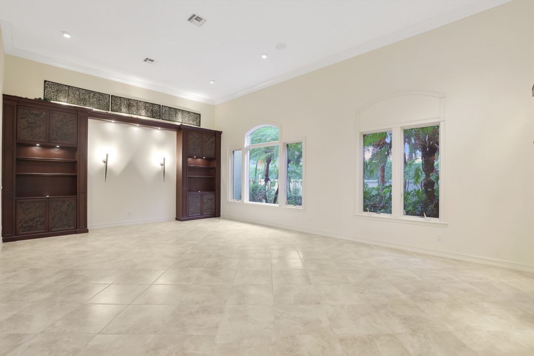 9155 Torrefino Ct, Naples, FL 34109