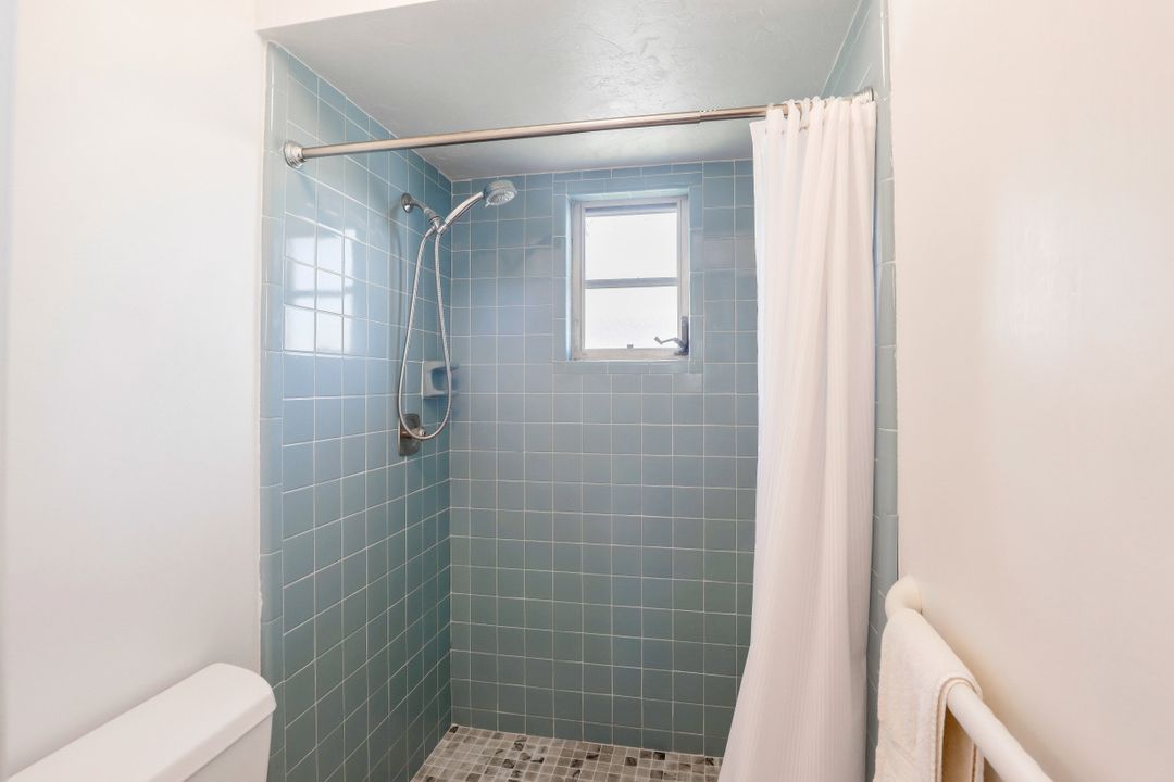 82 Johnnycake Dr, Naples, FL 34110