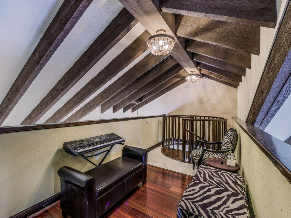 5850 Pelican Bay Blvd, Naples, FL 34108