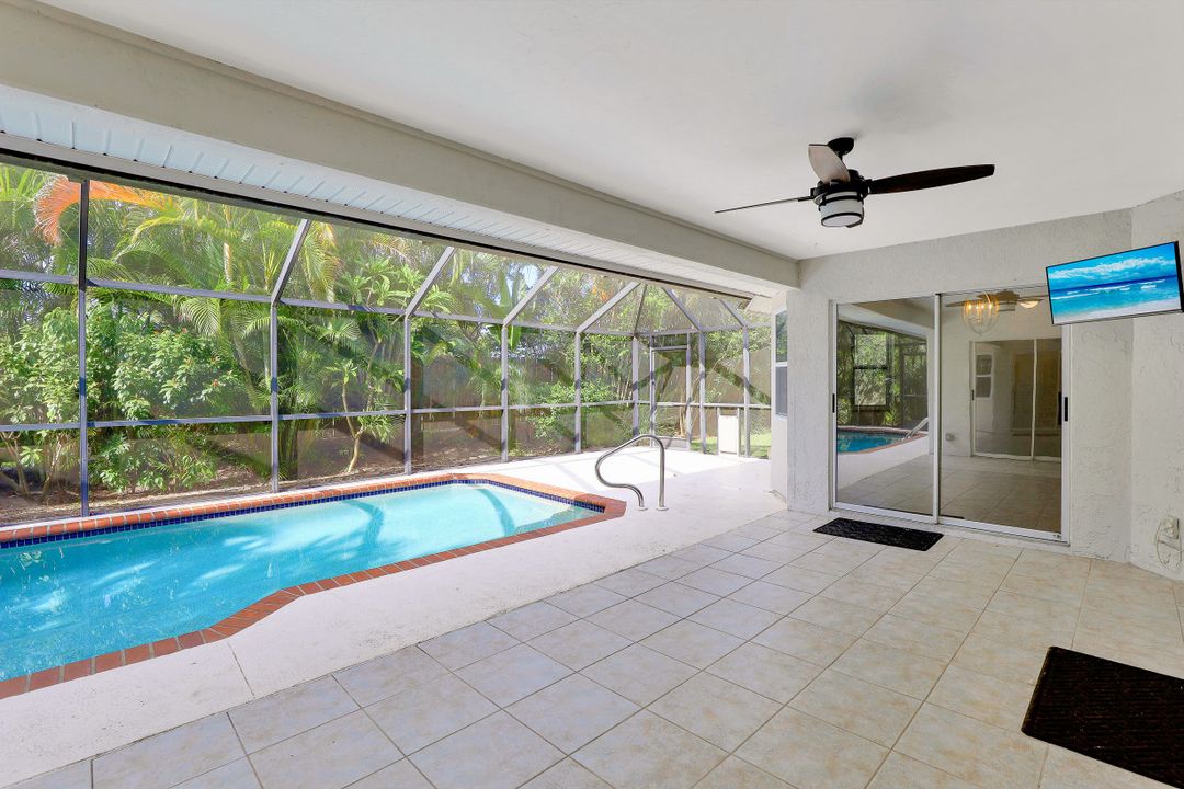 1010 Moon Lake Dr, Naples, FL 34104