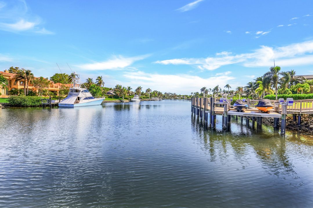 925 Spyglass Ln, Naples, FL 34102