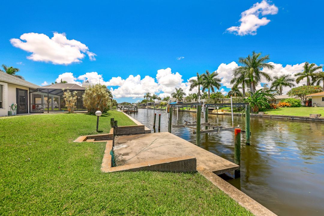 2215 SE 31st St, Cape Coral, FL 33904