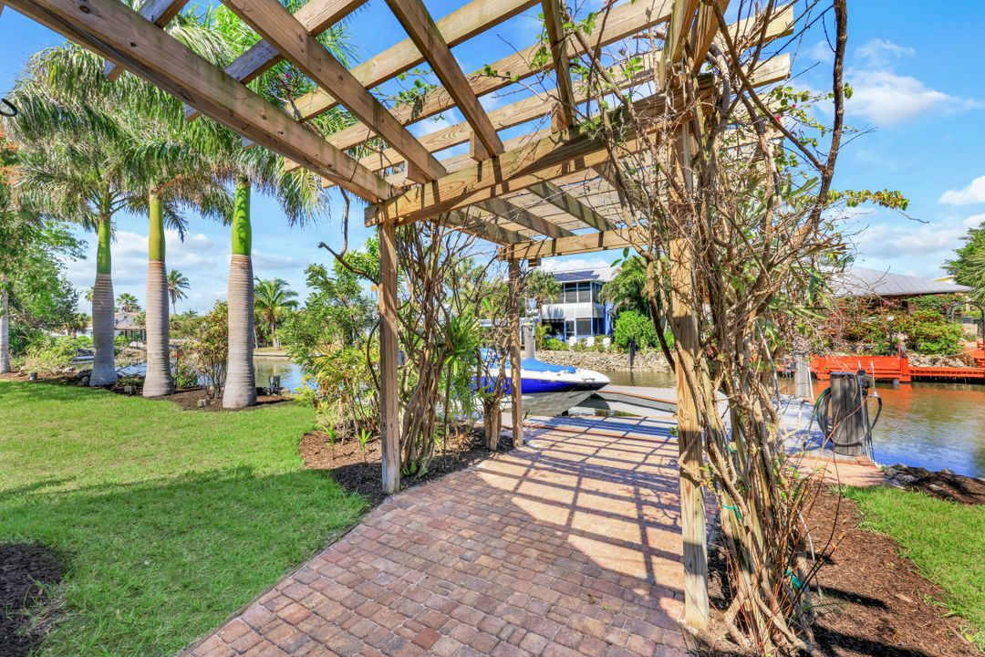 2631 Shoreview Dr, Naples, FL 34112