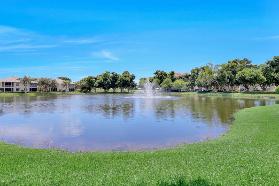 1825 Seville Blvd #811, North Naples, FL 34109