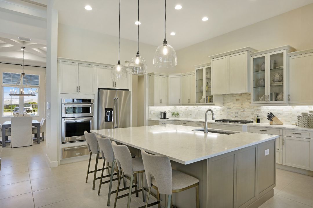 6035 Plana Cays Dr, Naples, FL 34113