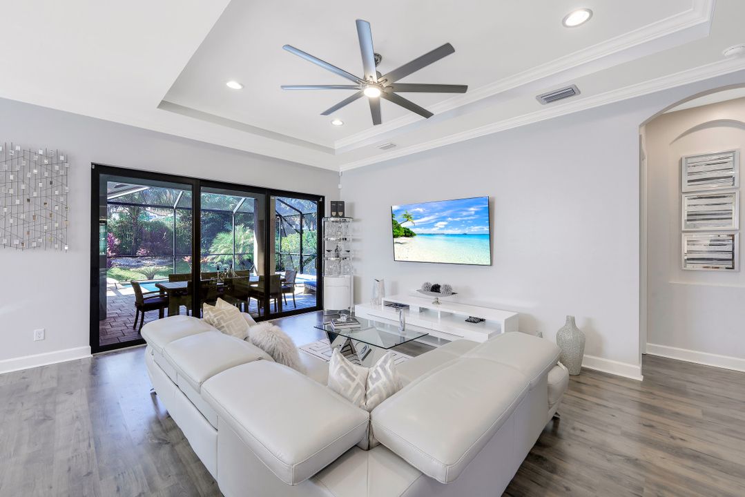 8696 Dilillo Ct, Naples, FL 34119