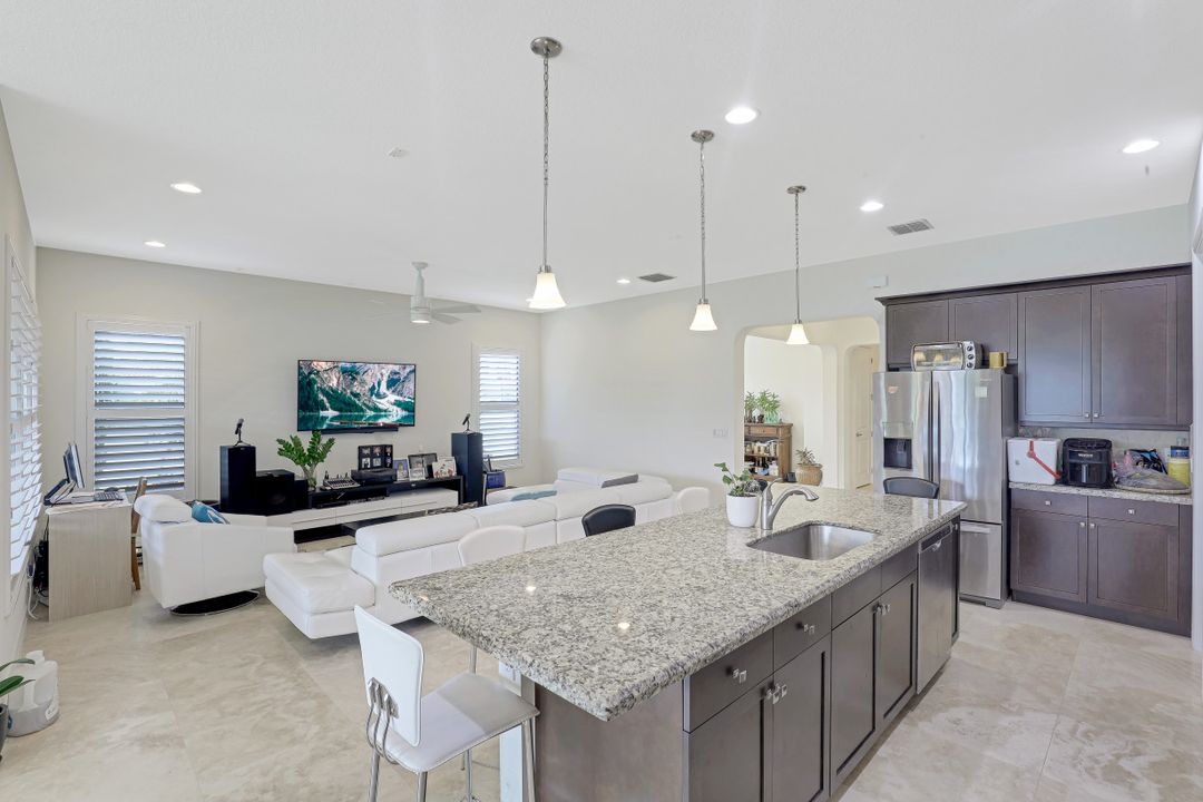 9256 Woodhurst Dr, Naples, FL 34120