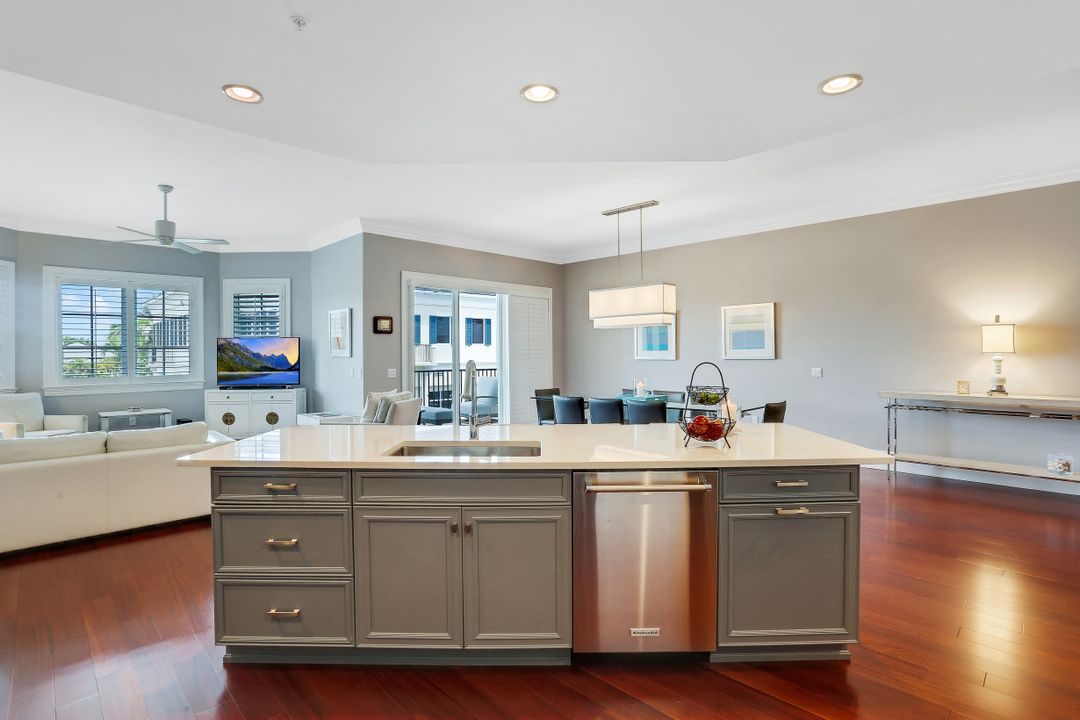 1400 Gulf Shore Blvd N #208, Naples, FL 34102