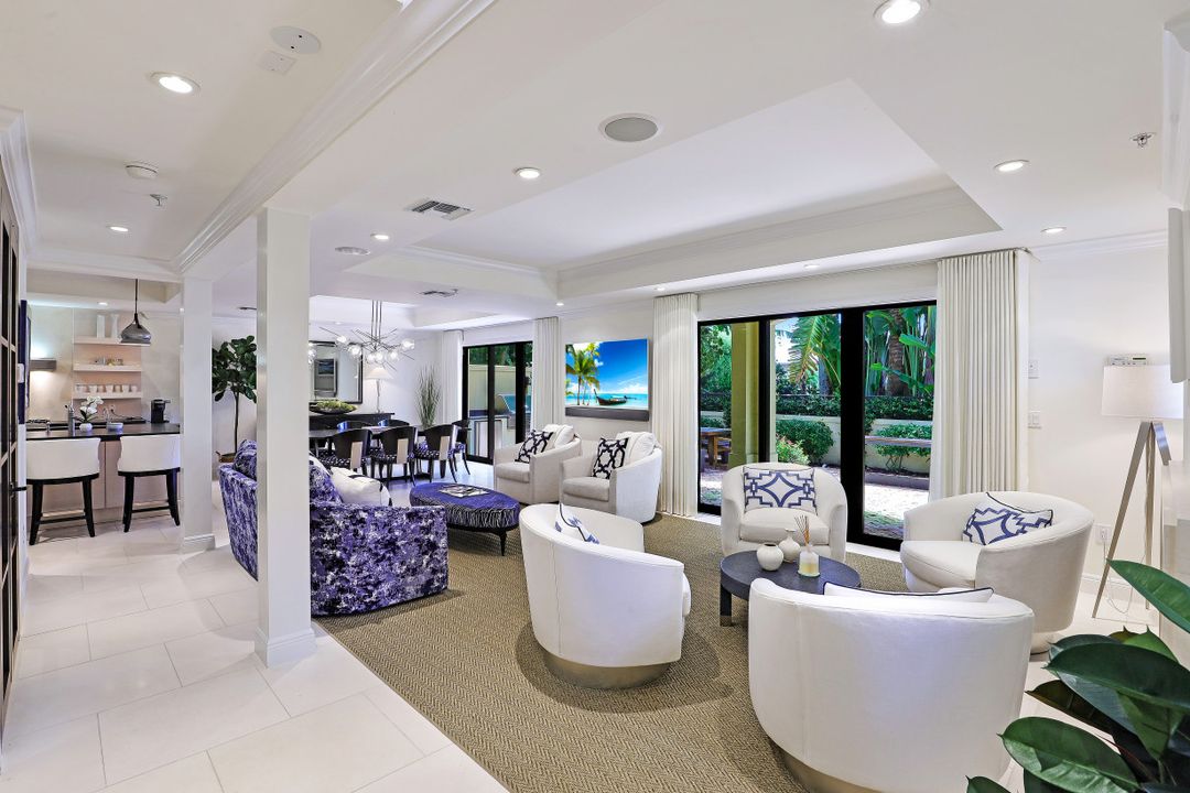 270 5th Ave S #H-2, Naples, FL 34102