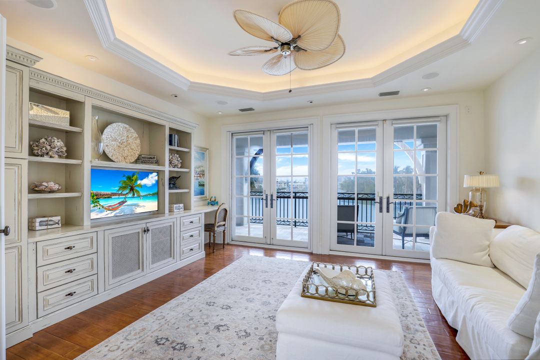 1839 Hurricane Harbor Ln, Naples, FL 34102