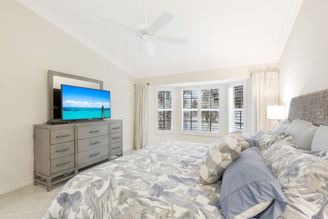 8157 Saratoga Dr #1501, Naples, FL 34113