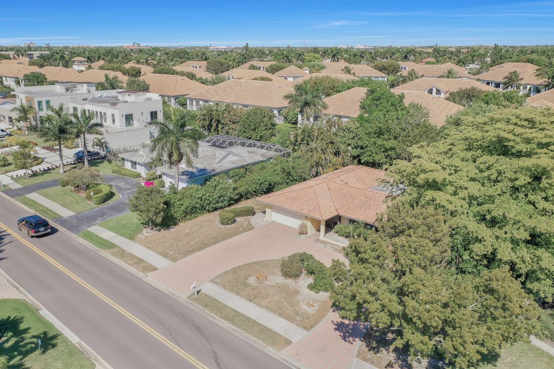 3840 Crayton Rd, Naples, FL 34103