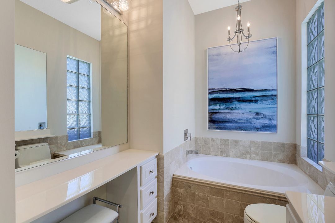 5500 Freeport Ln, Naples, FL 34119