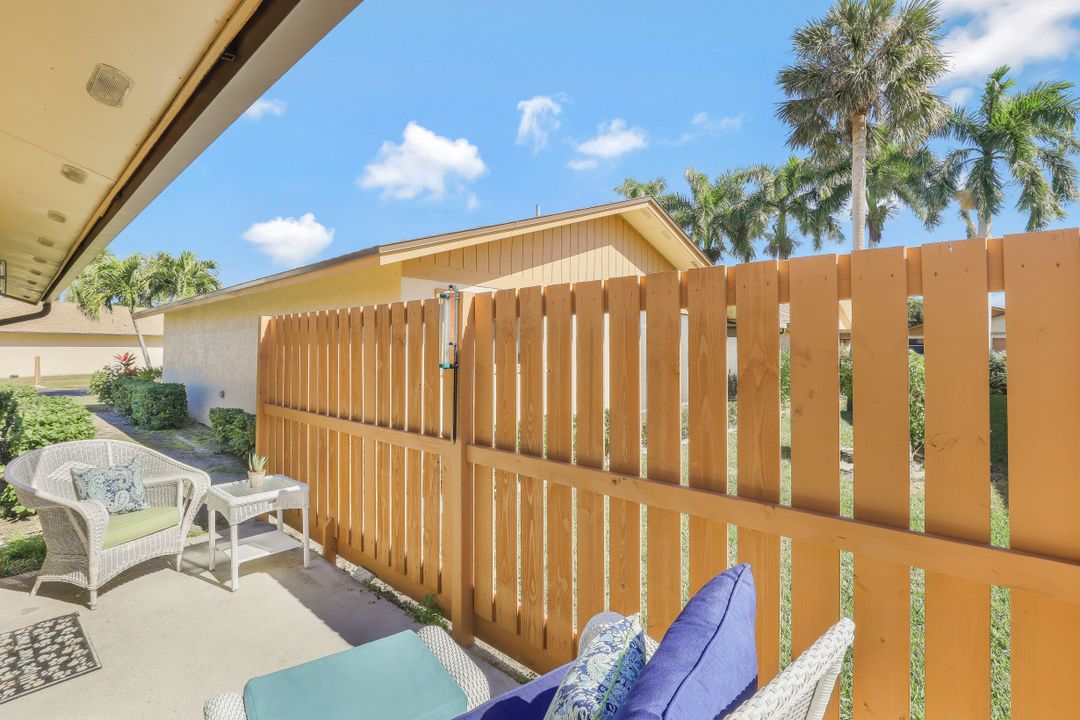 6474 Royal Woods Dr, Fort Myers, FL 33908