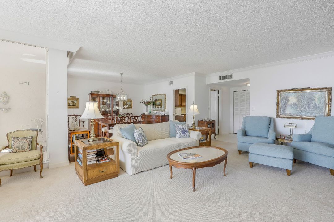 4051 Gulf Shore Blvd N #1105, Naples, FL 34103