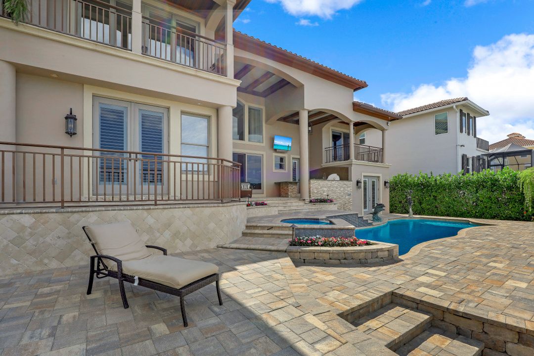 343 Oak Ave, Naples, FL 34108