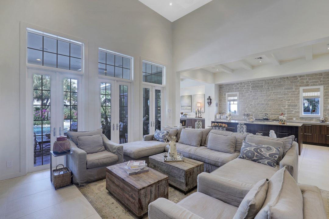 3255 Tavolara Ln, Naples, FL 34114