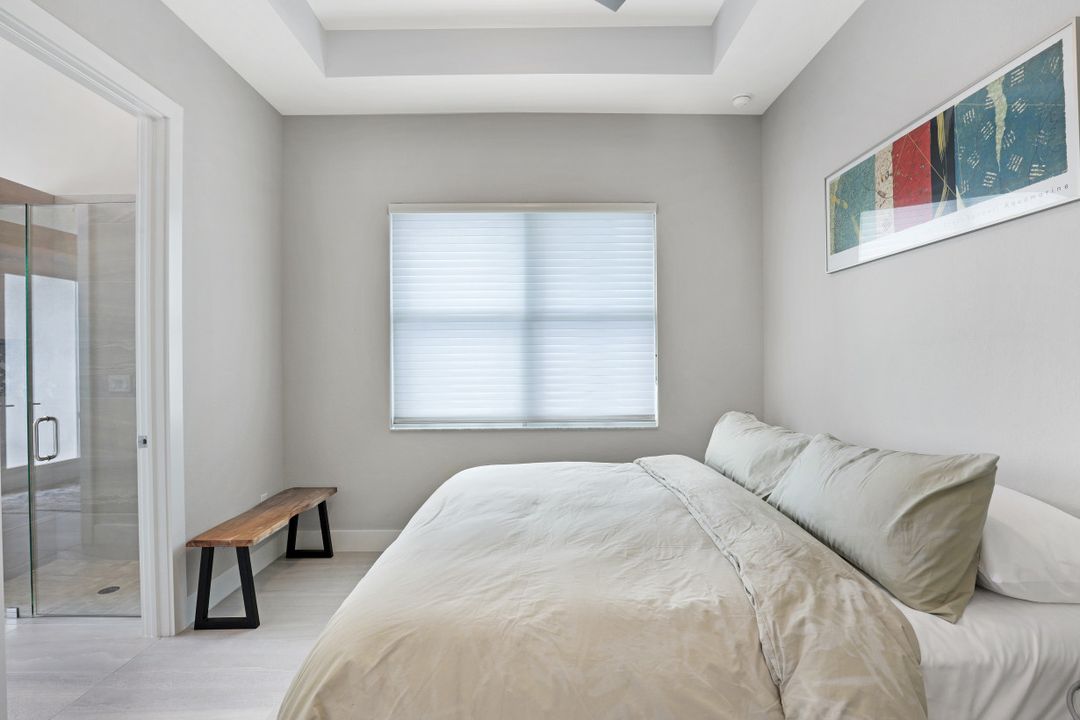 693 105th Ave N, Naples, FL 34108