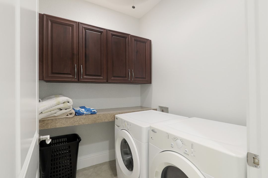 500 Spinnaker Dr, Marco Island, FL 34145