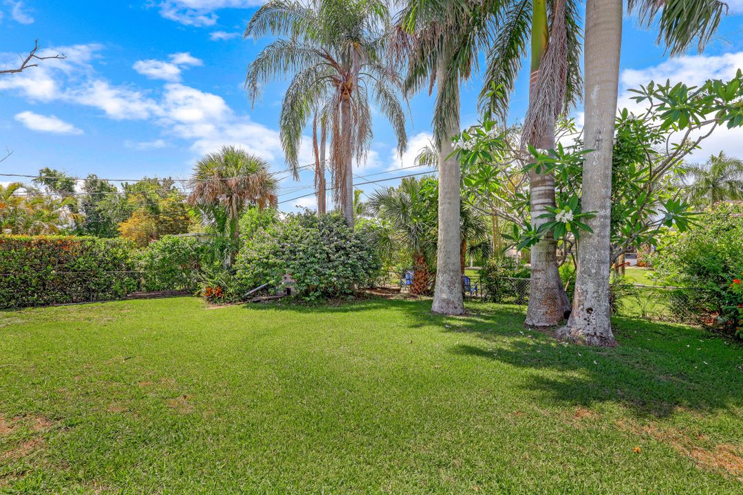 668 93rd Ave N, Naples, FL 34108